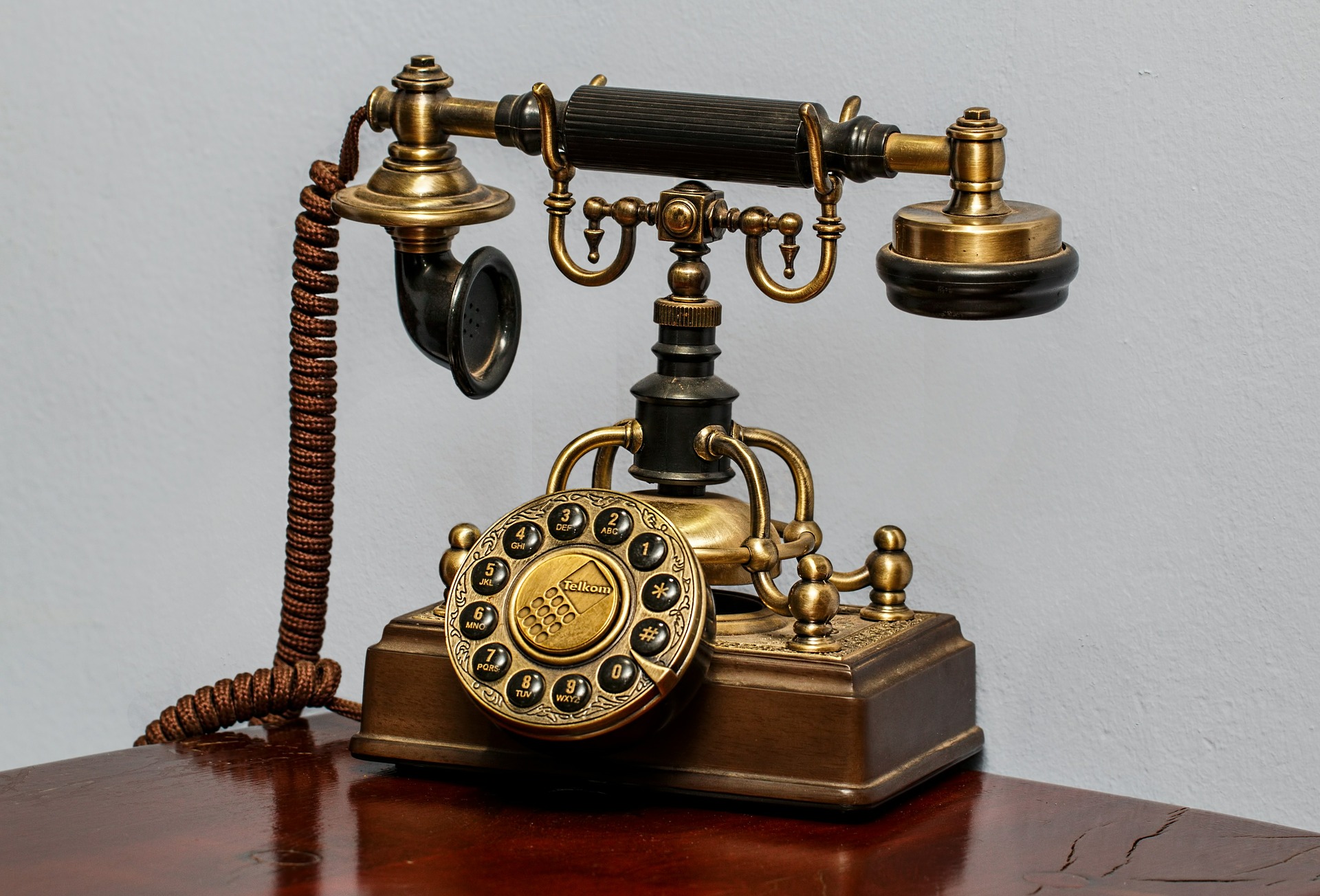 telephone-450639_1920